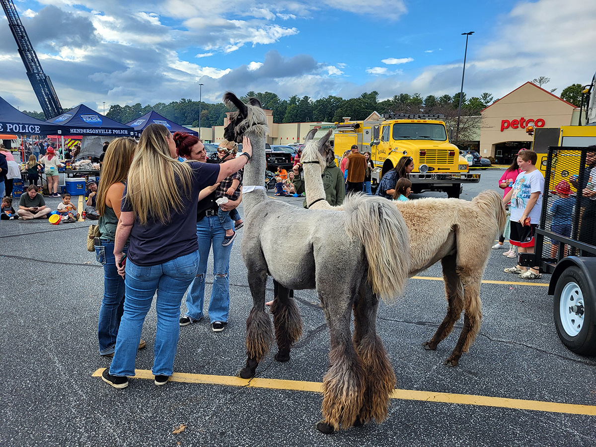 HENDERSONVILLE POLICE DEPARTMENT TEAMS UP WITH HENDERSON COUNTY SHERIFF'S OFFICE FOR NATIONAL NIGHT OUT ON OCTOBER 6TH