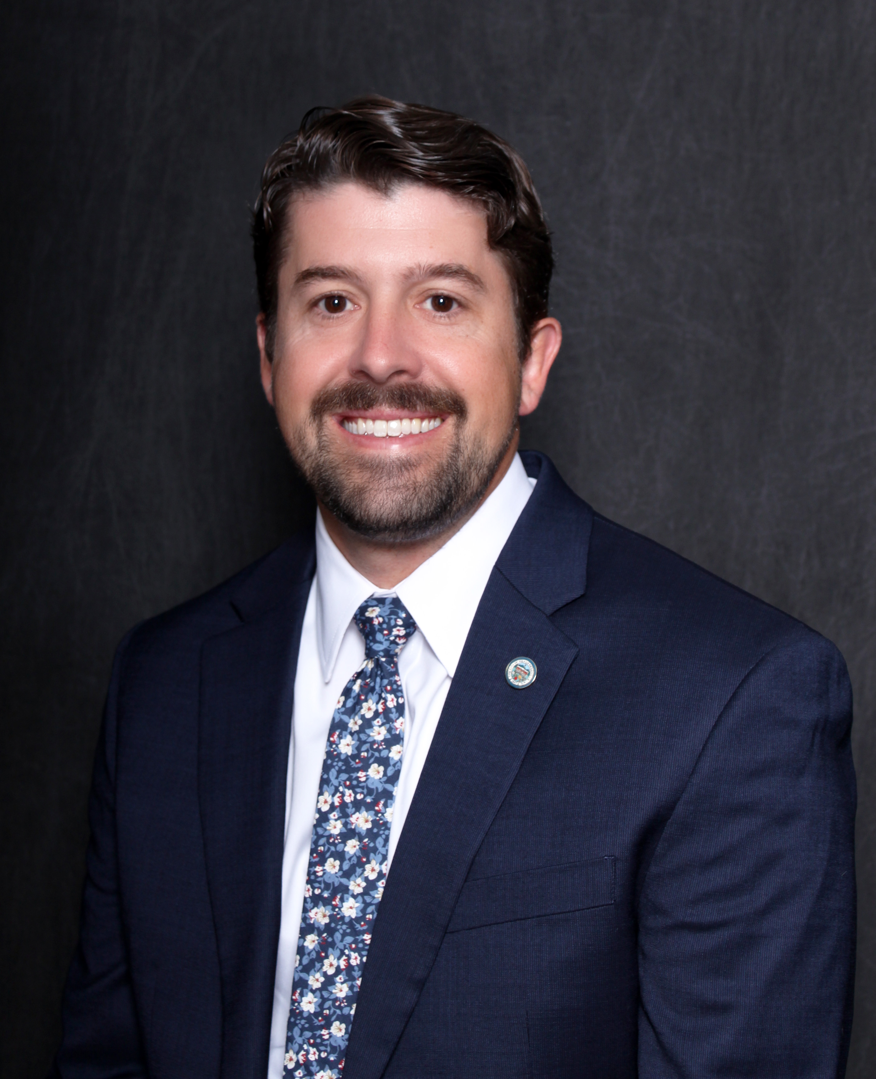 CITY OF HENDERSONVILLE APPOINTS LONGTIME CITY EMPLOYEE AS CITY MANAGER