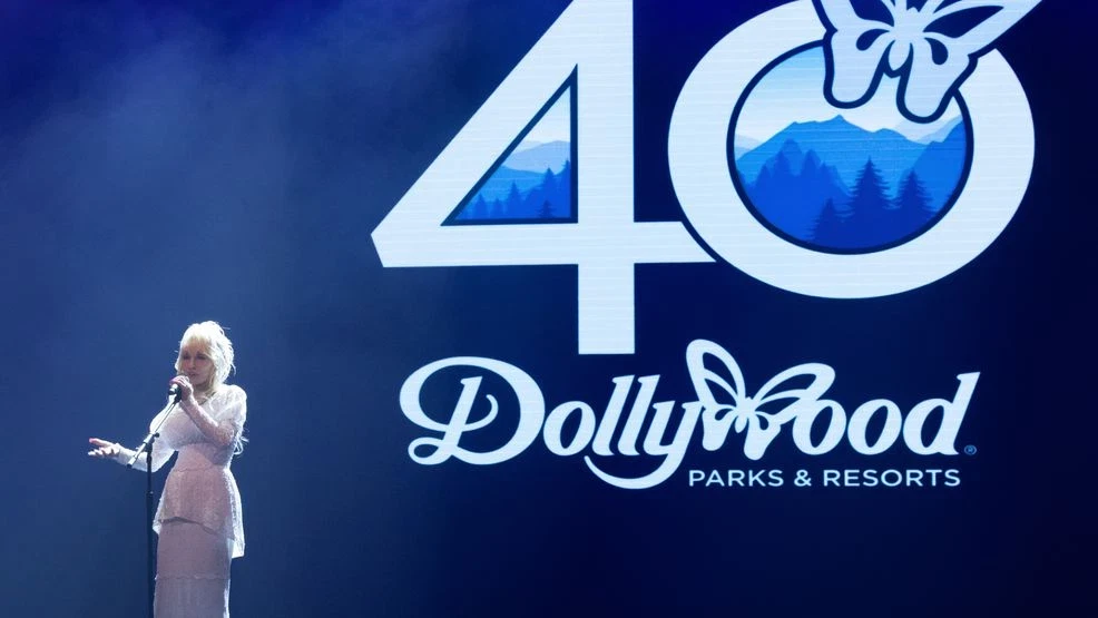 DOLLY PARTON CELEBRATES 40 YEARS OF DOLLYWOOD IN PIGEON FORGE