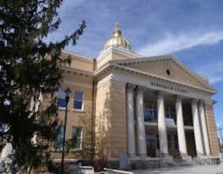 HENDERSON COUNTY COURTHOUSE LIT IN DOLLY PARTON'S HONOR