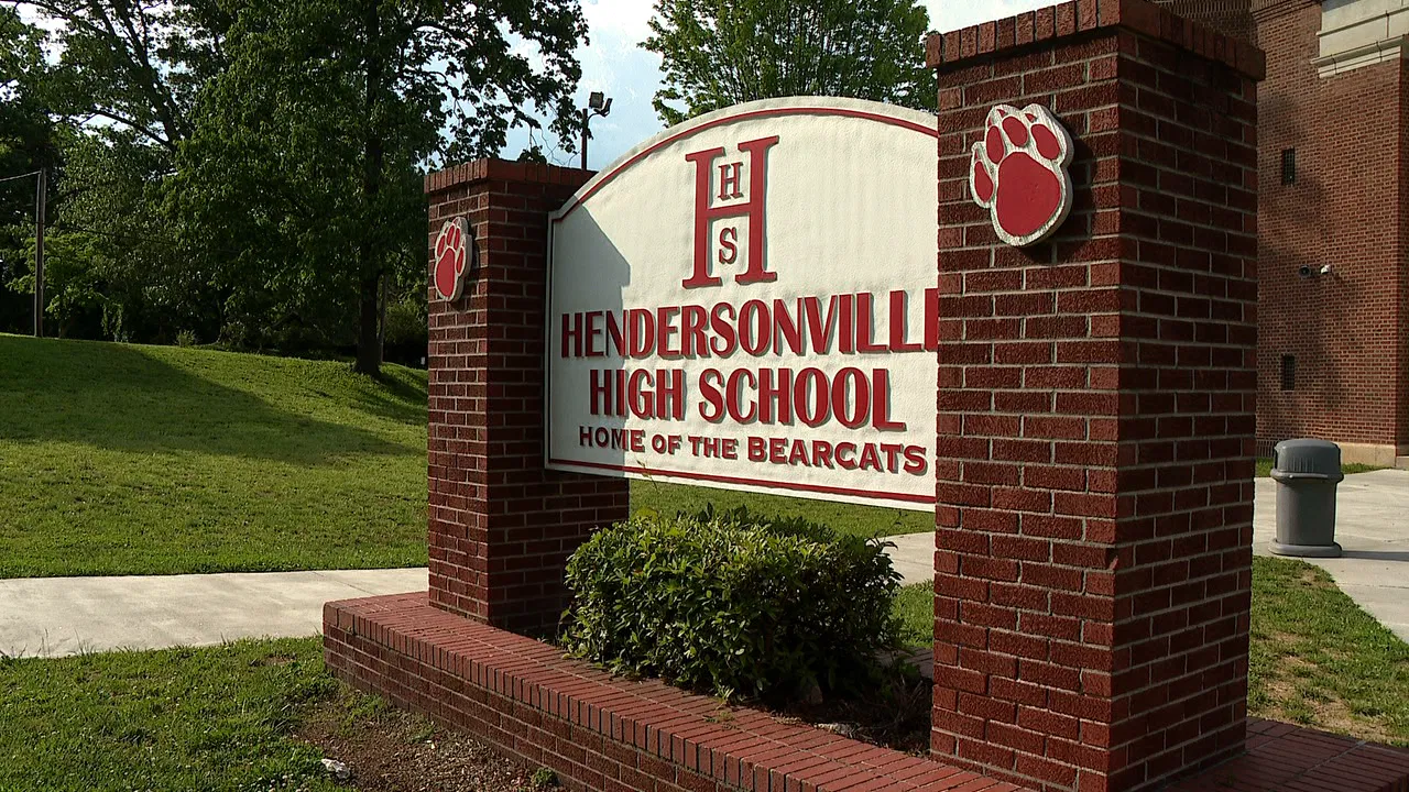 POTENTIAL FUNDING SHIFT COULD END HENDERSONVILLE POLICE ROLES AS SROS - WHKP 1450 Hendersonville, NC - Vimarsana News